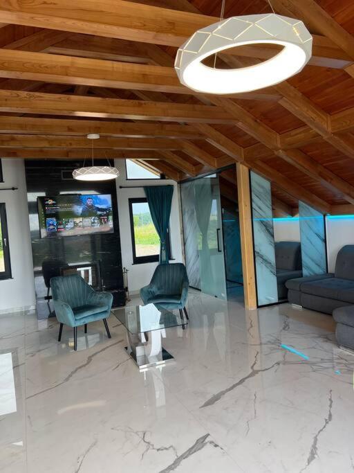 Casa Moderna In Sinteu - Intersectia Intre Modern Si Linistea Naturii Huta Voivozi Ngoại thất bức ảnh